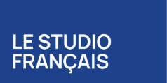 Texte blanc sur fond bleu : LE STUDIO FRANÇAIS.